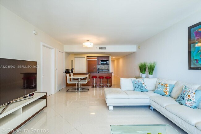 Building Photo - 1830 S Ocean Dr