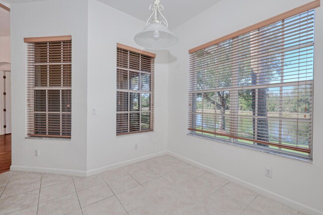 Building Photo - Emerson Square 4 Bedroom Home