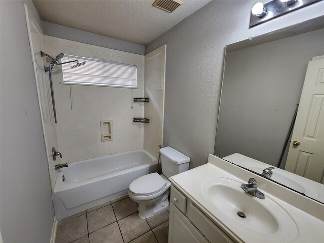 Building Photo - 1011 Lexington Green Dr