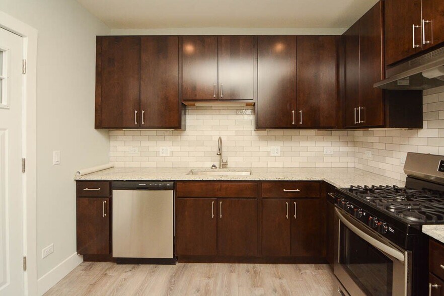 Building Photo - 1203 Maple Ave