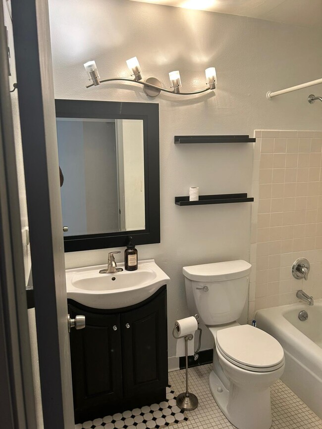 Bathroom - 2222 E Belleview Pl