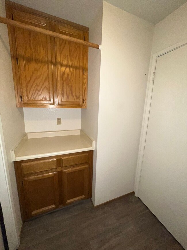 Building Photo - 4BR | 2BA | 1800SF | 2 Car Garage | Availa...