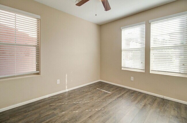 Building Photo - 2014 N 77th Dr