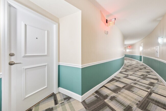 Building Photo - Downtown Orlando One Bedroom with Lake Eola View * * Modernized Waverly Condo