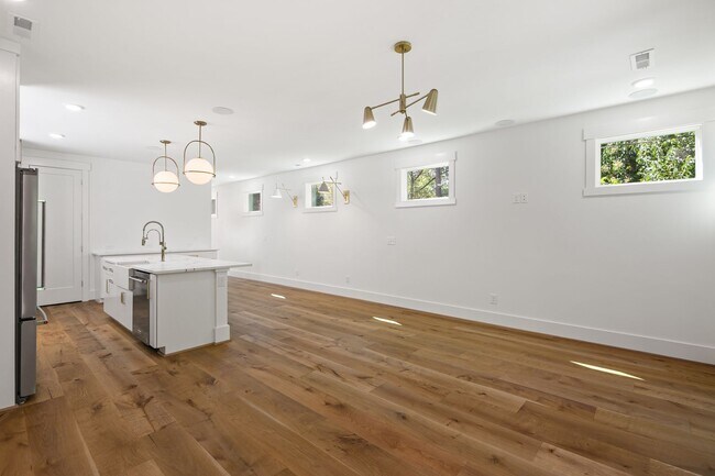 Building Photo - Modern 4-bedroom, 4-bathroom Custom Home D...