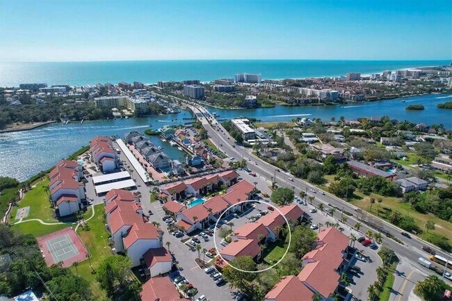 Building Photo - 1640 Stickney Point Rd