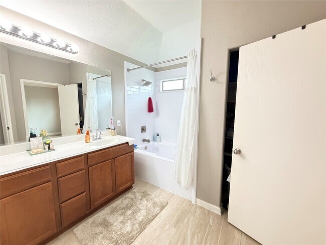 Building Photo - 1807 Emerson Ridge Dr