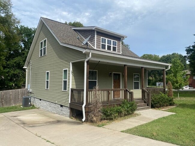 Building Photo - Beautiful 3 Bed 2 Bath in Madison - Newer Construction