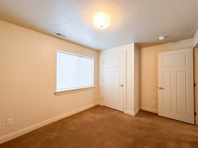 Building Photo - 130 N 400 E