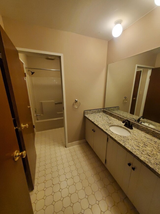 Building Photo - 48 Muirfield Dr