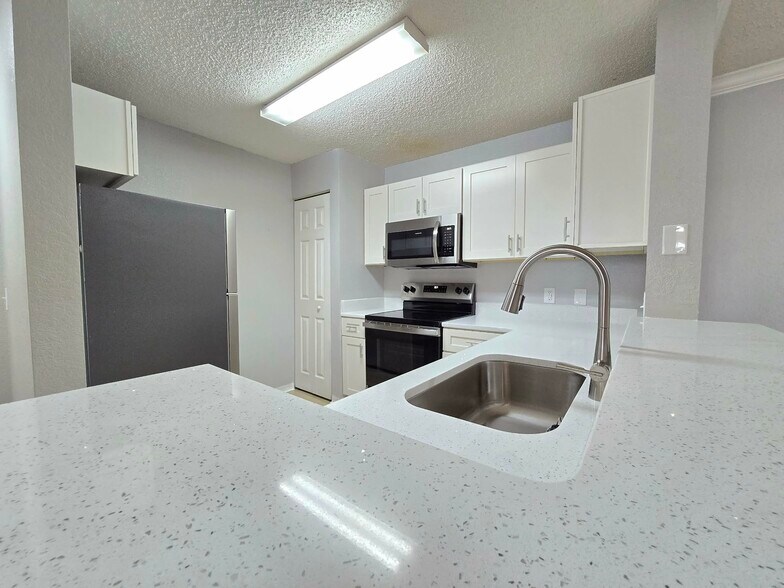 Building Photo - 4240 Summer Landing Dr