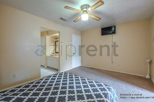 Building Photo - 10431 Odessa Dr