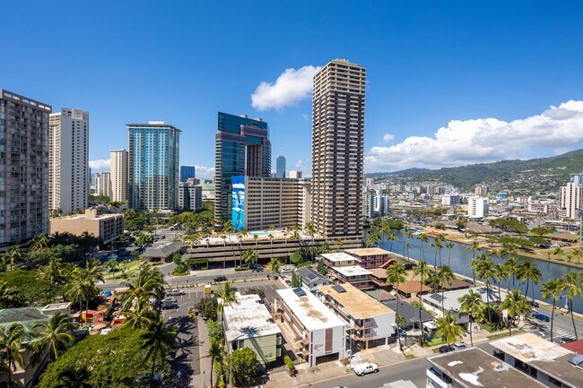 Building Photo - Keoni Ana in Waikiki - 2 Bedroom 1.5 Bath and 2 Parking Stalls!