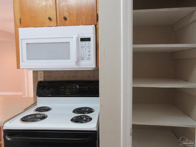 Building Photo - 4389 Pine Villa Cir
