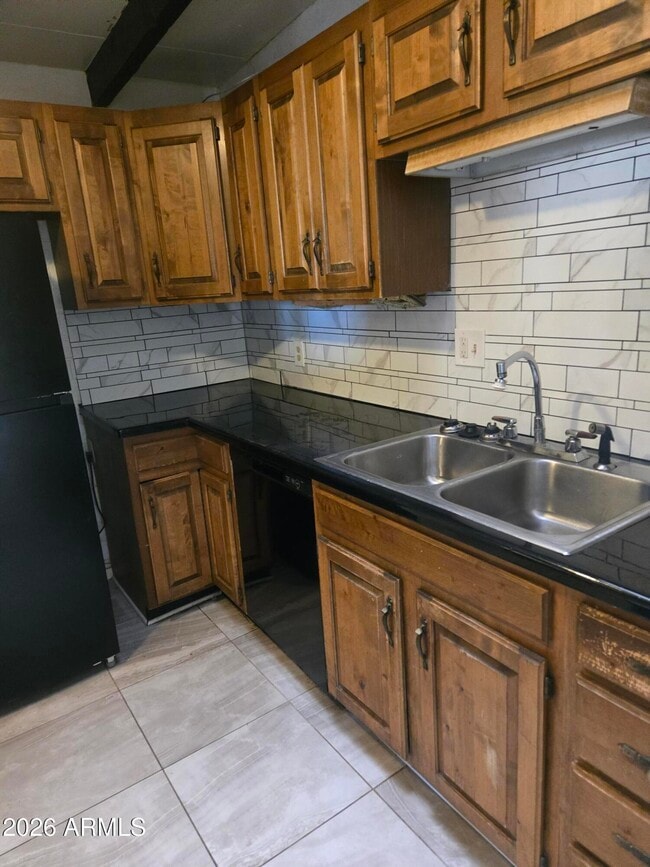 Building Photo - 302 3rd St