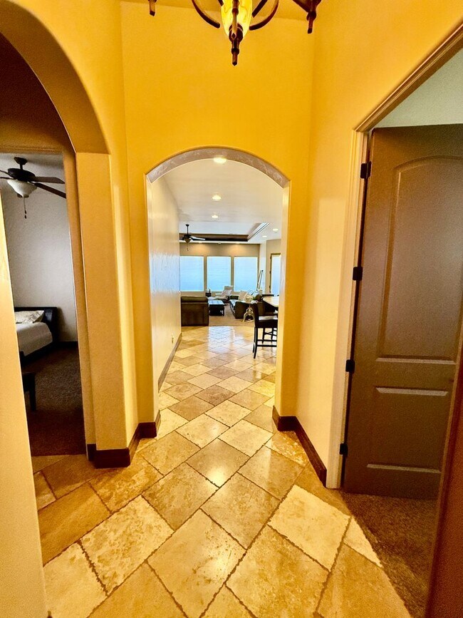 Building Photo - Beautiful Five-Bedroom Home in Tonaquint V...