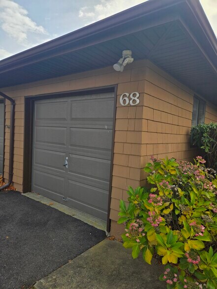 Building Photo - 68 Scarlett Dr