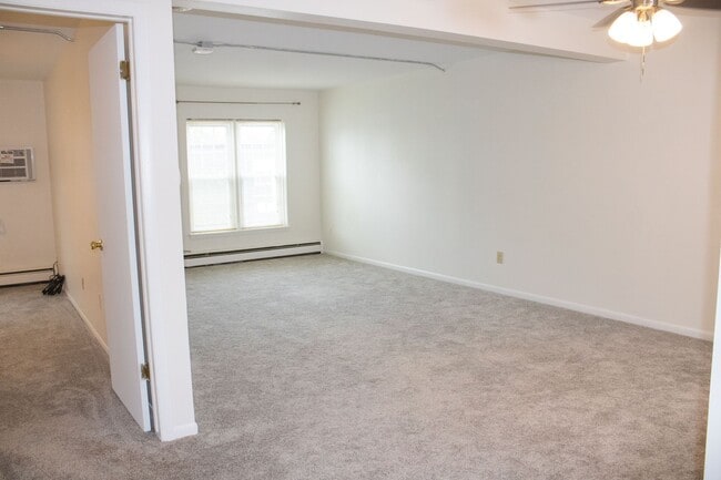 Building Photo - Updated 1 Bedroom Condo in Brown Deer