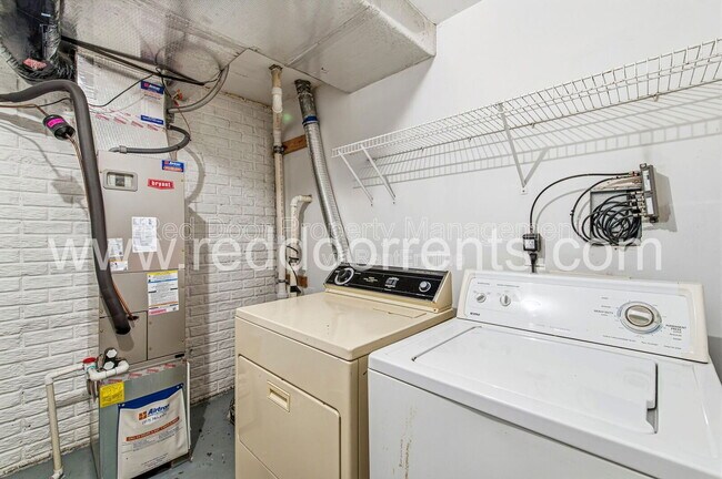 Building Photo - 8436 Hague Rd