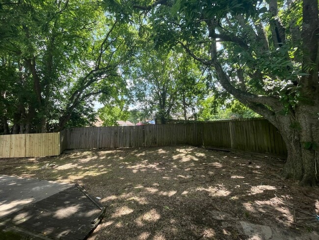 Building Photo - ** 4 Bed 2 Bath located in Brentwood ** Ca...
