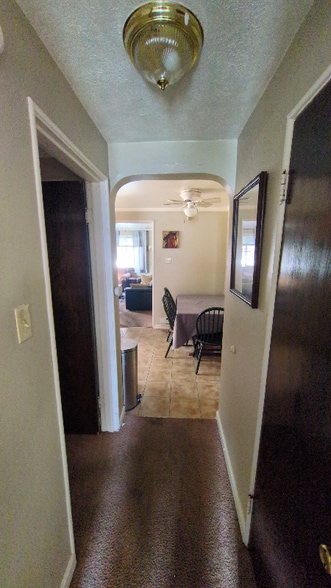 Building Photo - 583 Wiltshire Blvd