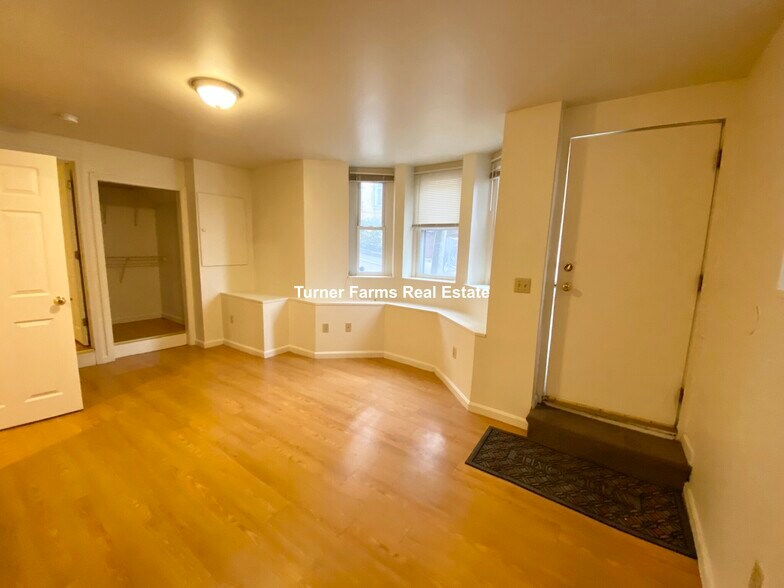 Primary Photo - 2 Shepherd Ave