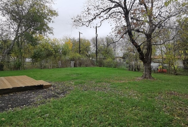 Building Photo - 4 Bedroom 2 bath in Valley High