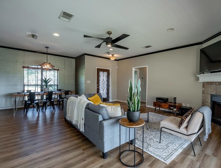 Building Photo - 6013 Stratford Ave