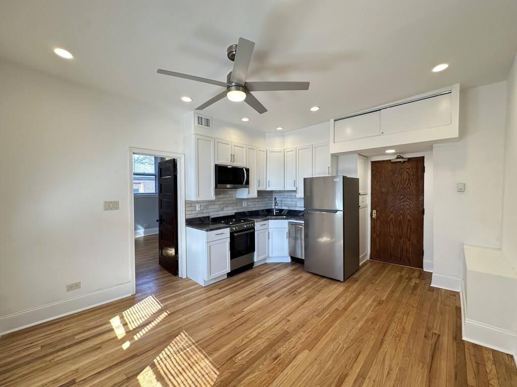 Building Photo - 2821 W Shakespeare Ave