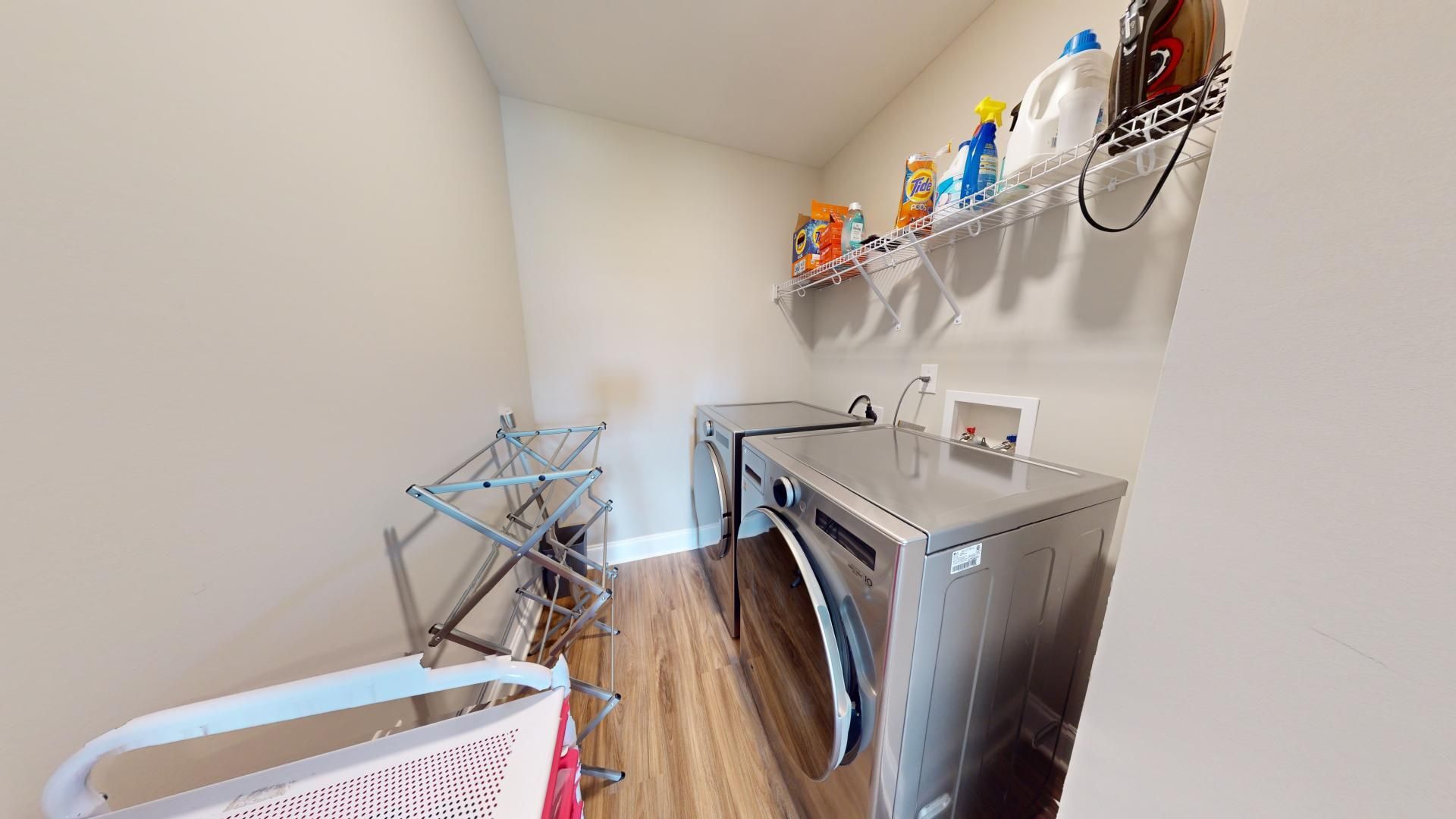 Building Photo - Like New Colonial Style Townhome close to Downtown Opelika