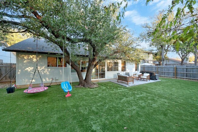 Building Photo - 705 Russet Valley Dr