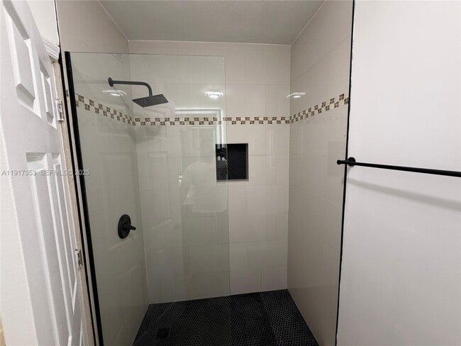 Building Photo - 1540 NE 118th St