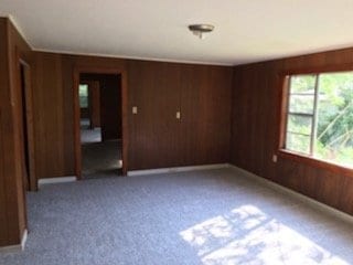 Building Photo - 2 Bedroom, 1 bath apartment in a duplex