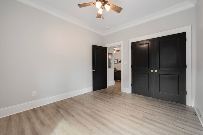 Building Photo - Beautifully Updated 3 Bedroom, 2 Bathroom ...