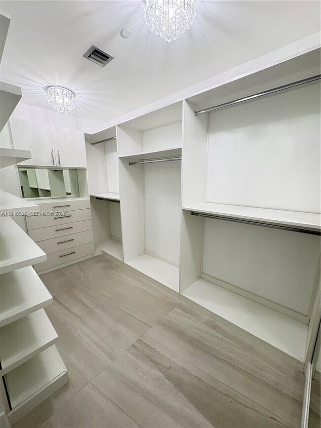 Building Photo - 2900 NE 7th Ave