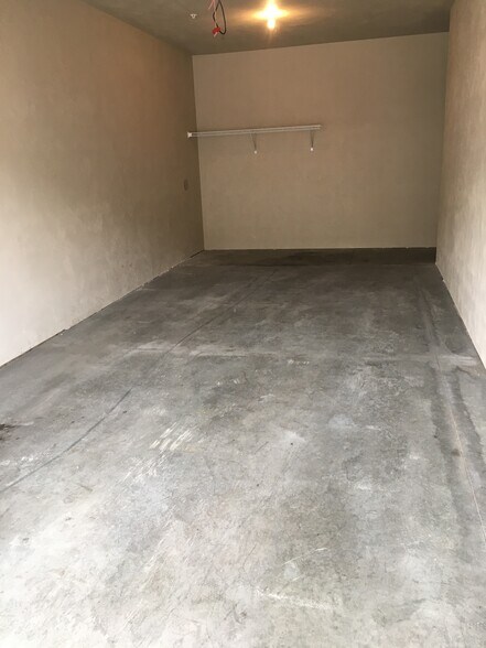 Building Photo - 3115 W Glenpark Dr