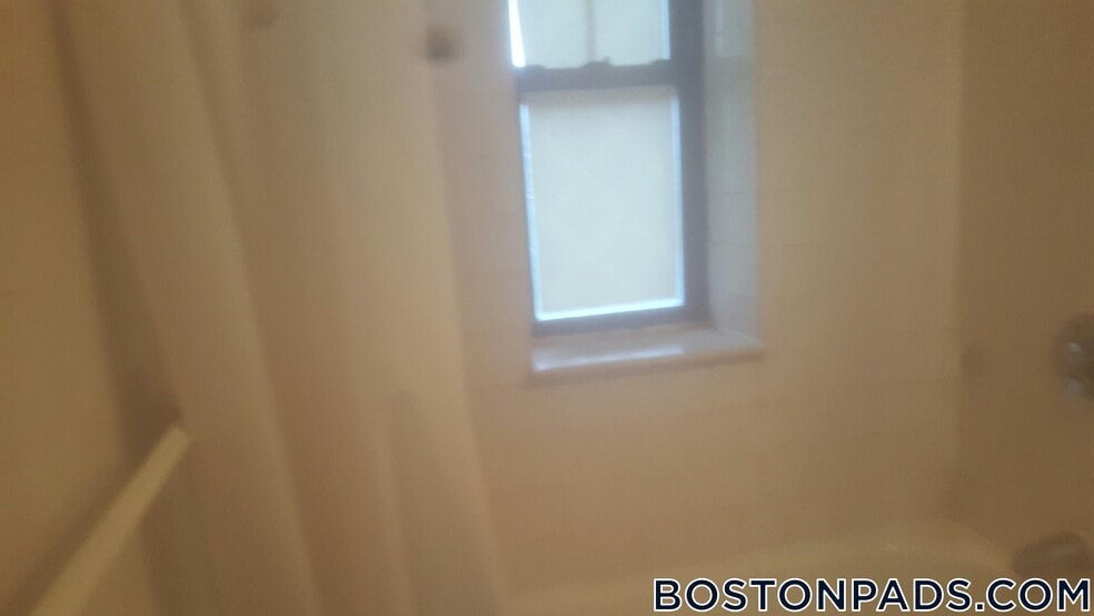 Building Photo - 2 Elmwood Ave