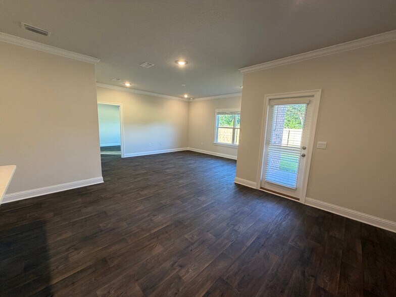 Building Photo - 14902 Dalton Cir