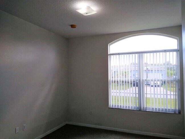 Building Photo - Single Family Home in Poinciana