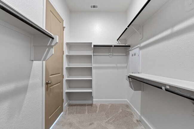 Building Photo - 316 Hulda Trl