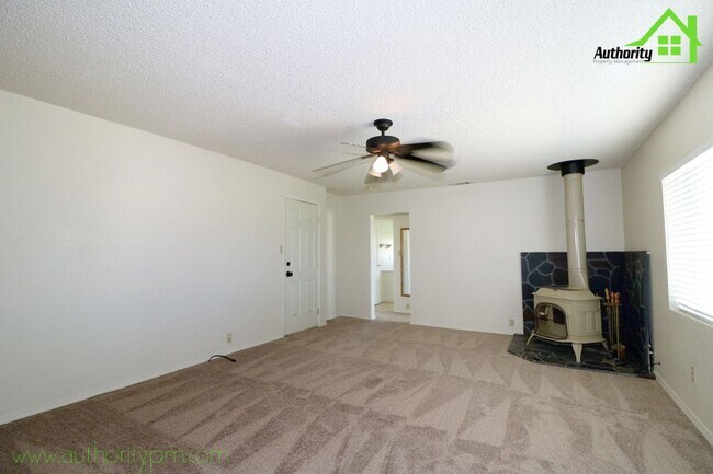 Building Photo - 21627 7 Lakes Rd