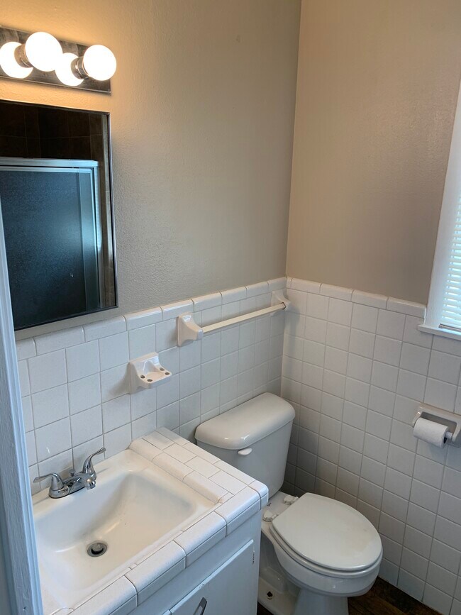 Building Photo - 701 Hybiscus Ln