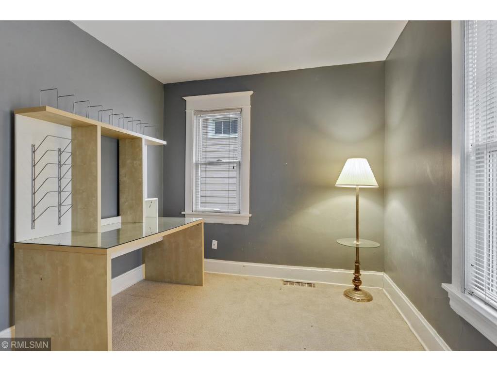 Building Photo - 1522 Minnehaha Ave W