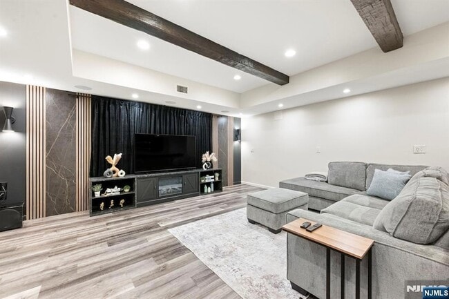 Building Photo - 19 Adams St