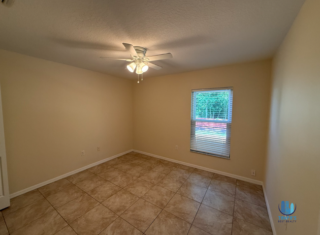 Building Photo - Beautiful 4 Bedrooms 2 Bathrooms Home for ...