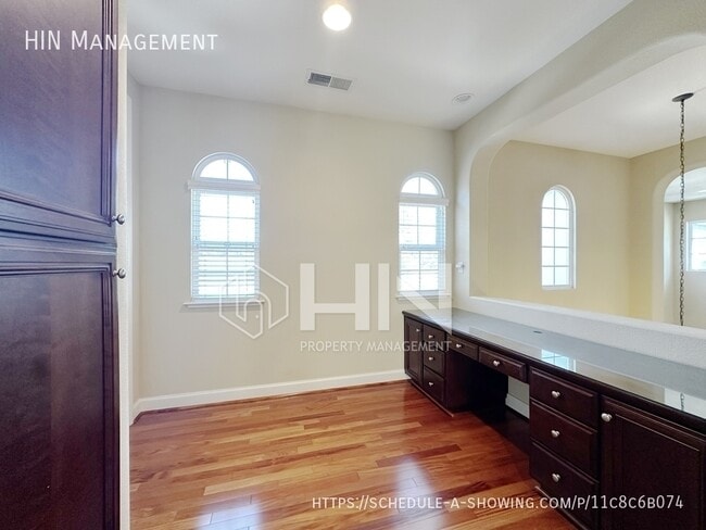 Building Photo - 1122 W Lagoon Rd