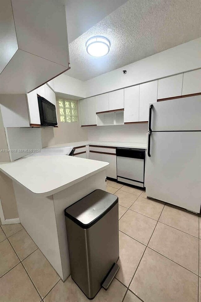 Building Photo - 9156 Collins Ave