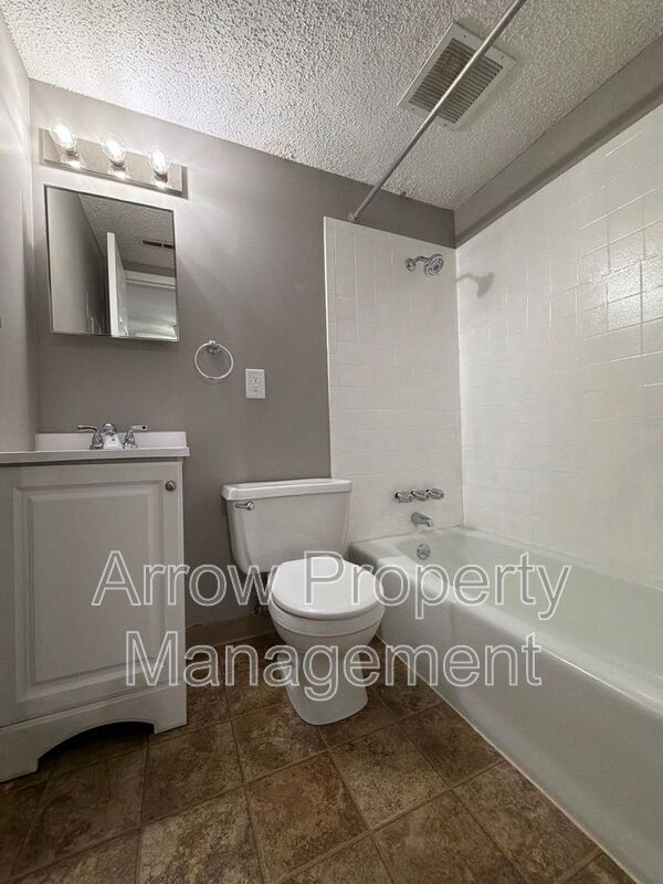 Building Photo - 1111 E Street