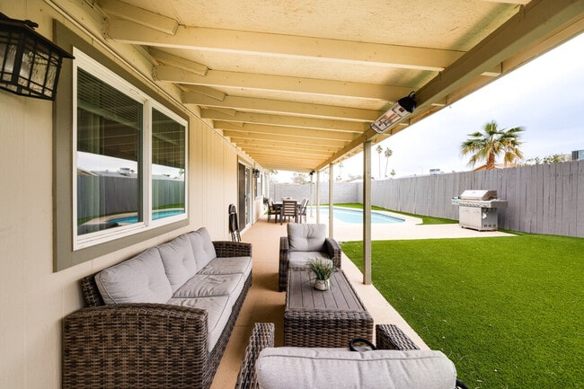 Building Photo - 903 W Harvard Dr