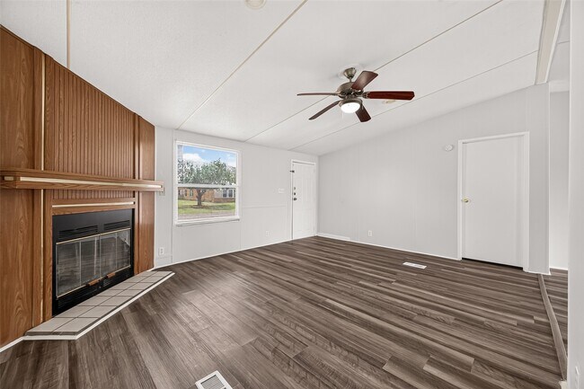 Building Photo - 20306 Mountain Dale Dr